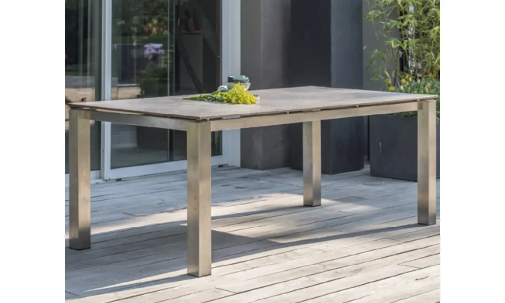 table de jardin en HPL inconvénients